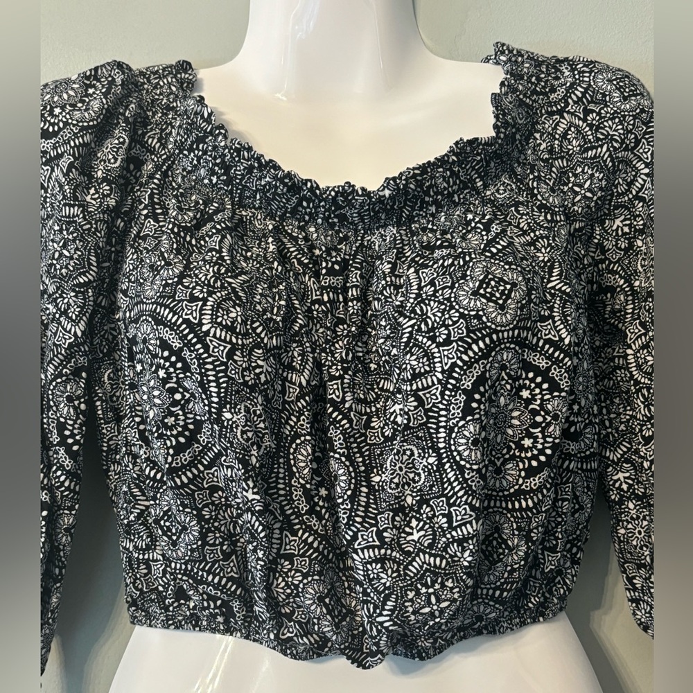Spoiled. Black and white crop top. Size S.